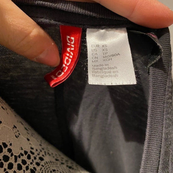 3 for $40 H&M Ramones tshirt wide fit size XS - Picture 2 of 2